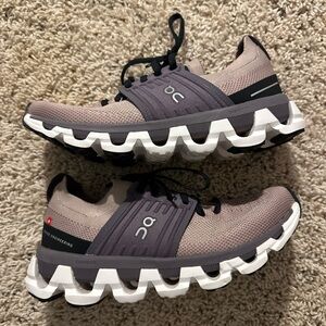 Women’s OnCloud shoes size 7.5